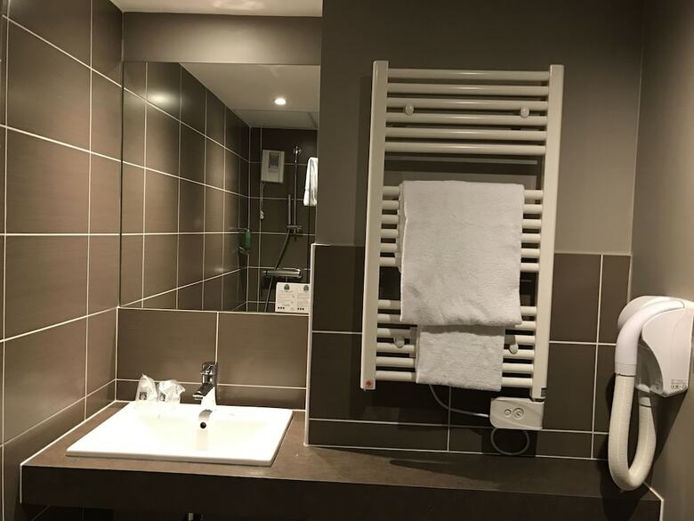 Hotel Comfort Suites Lyon Est Eurexpo