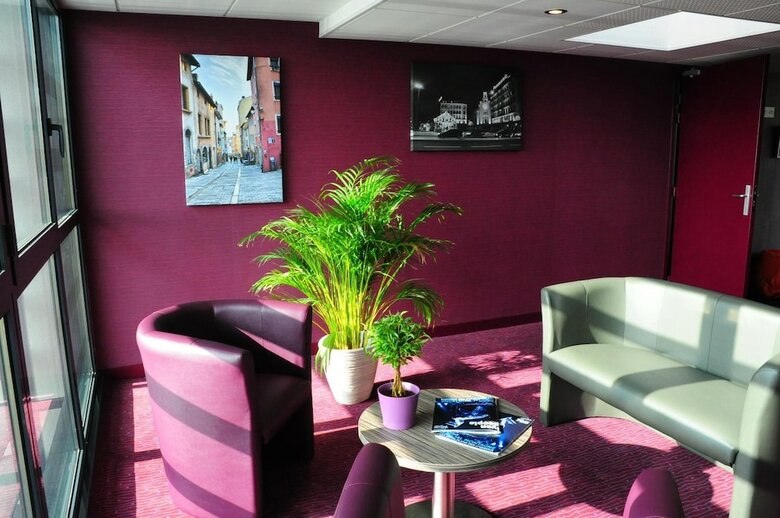Hotel Comfort Suites Lyon Est Eurexpo