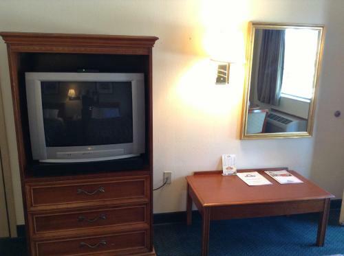 Motel Days Inn & Suites Tucker