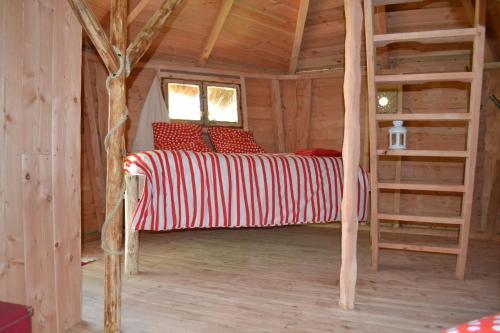 Hostal Cabanes Et Yourtes De La Vall�e De L'ance