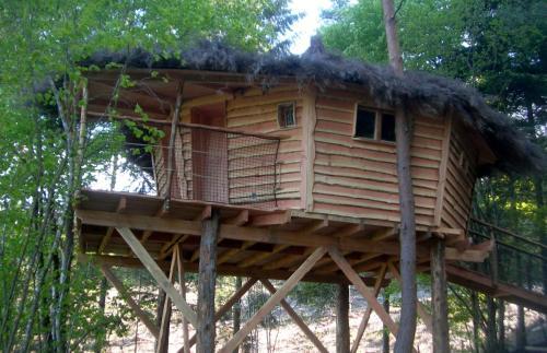 Hostal Cabanes Et Yourtes De La Vall�e De L'ance