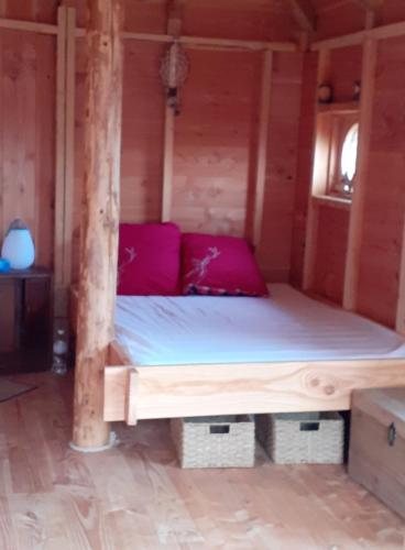 Hostal Cabanes Et Yourtes De La Vall�e De L'ance