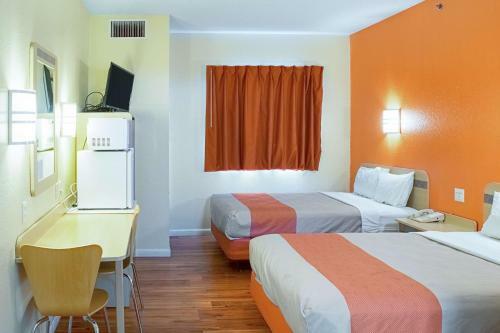 Motel 6 Seymour North