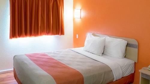 Motel 6 Seymour North