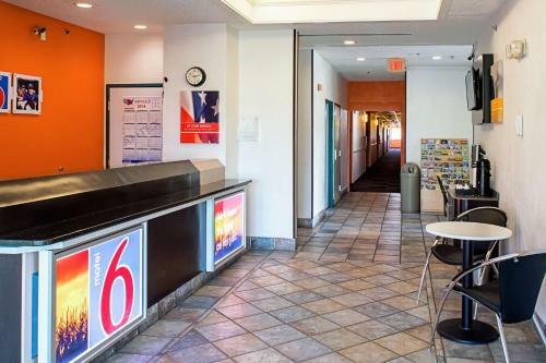 Motel 6 Seymour North