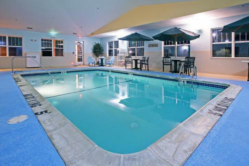 Hotel Country Inn & Suites Lansing