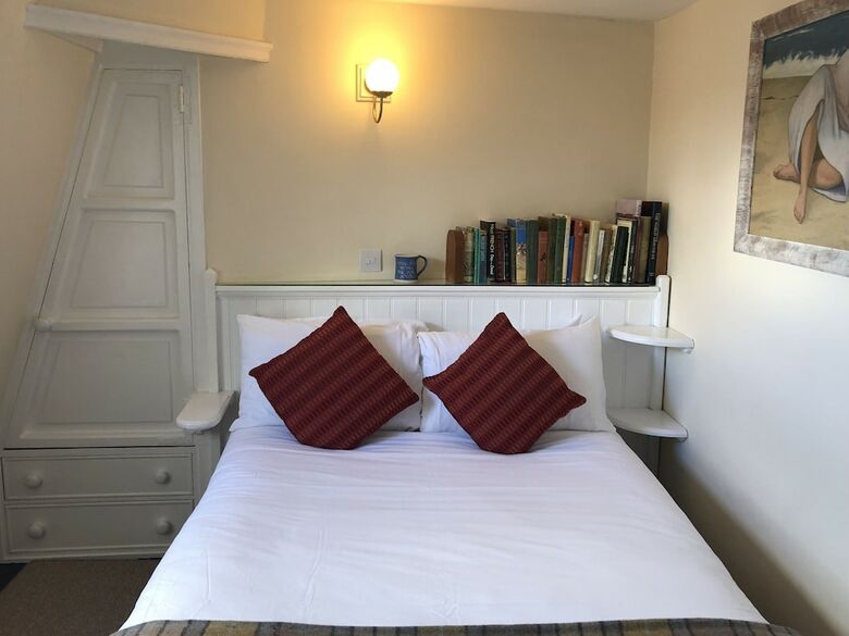 Bed & Breakfast Henrietta House