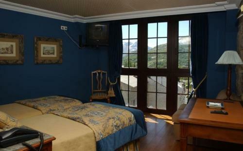 Hotel Almud (.)