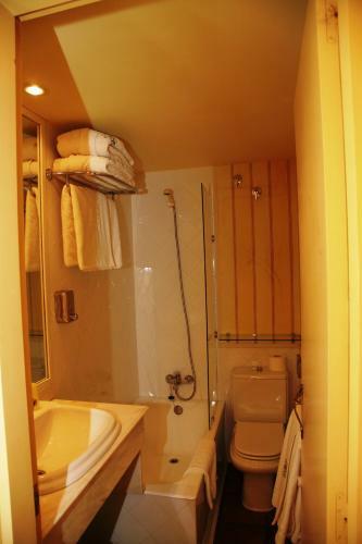 Hotel Almud (.)