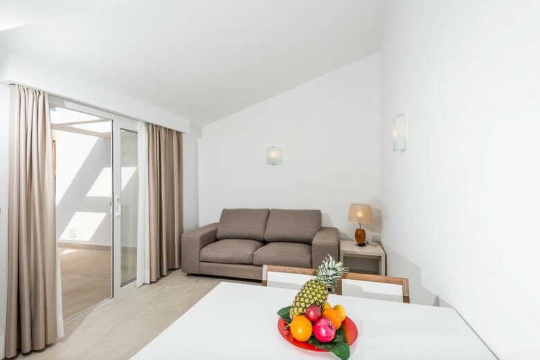 Menorcamar Apartamentos - S�lo Adultos