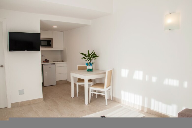 Menorcamar Apartamentos - S�lo Adultos