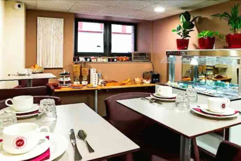 Le Pere Leon Hotel
