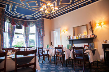 Hostal Alba Hills Guest House