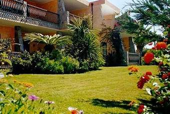 Hotel Palm Village