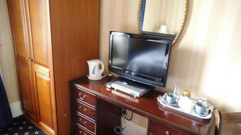 Hostal Alexander Guest House