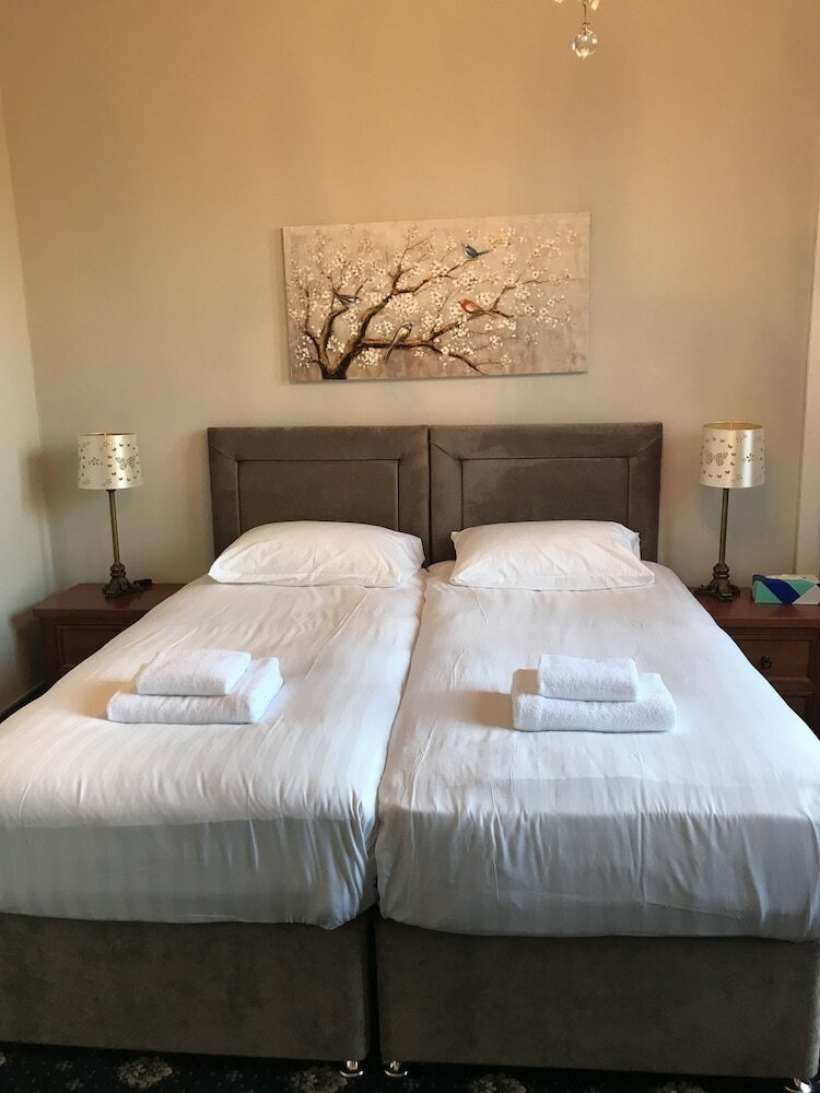 Hostal Alexander Guest House