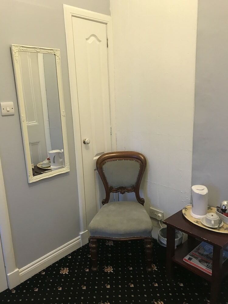 Hostal Alexander Guest House