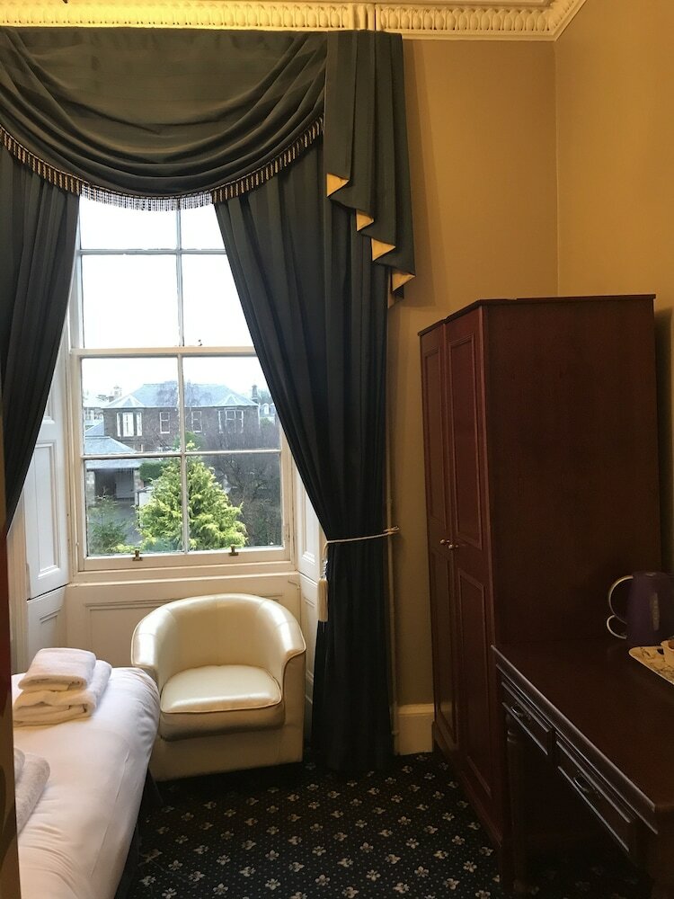 Hostal Alexander Guest House