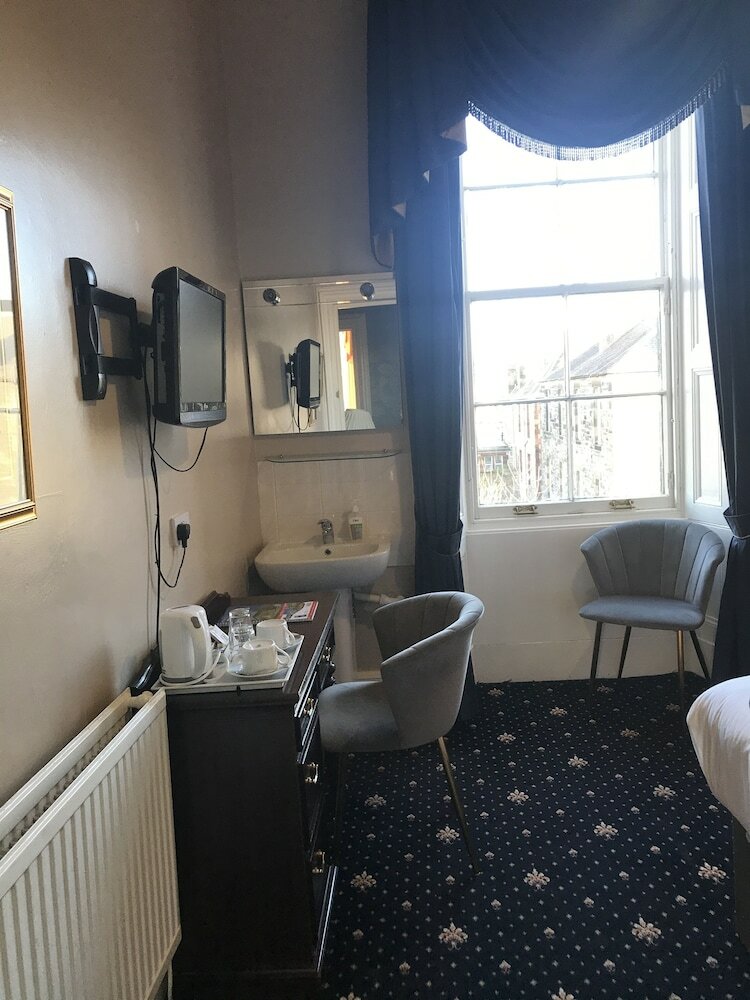 Hostal Alexander Guest House