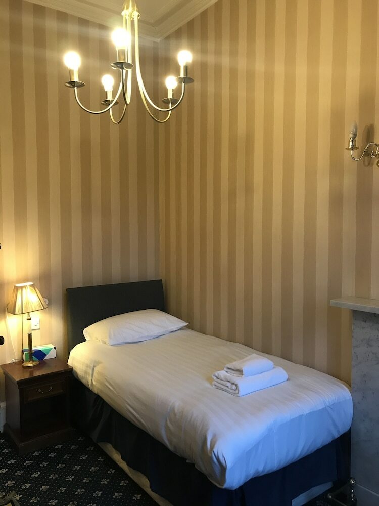 Hostal Alexander Guest House