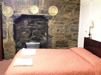 Hostal Averon Guest House