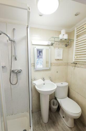 Hostal Balmore Guest House