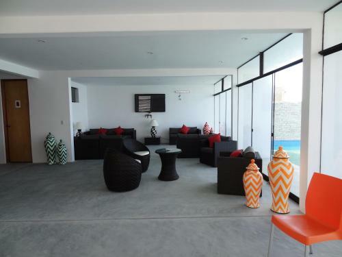Akas Apartments