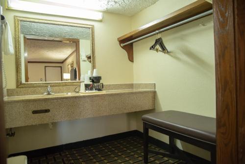 Motel Victorian Inn & Suites