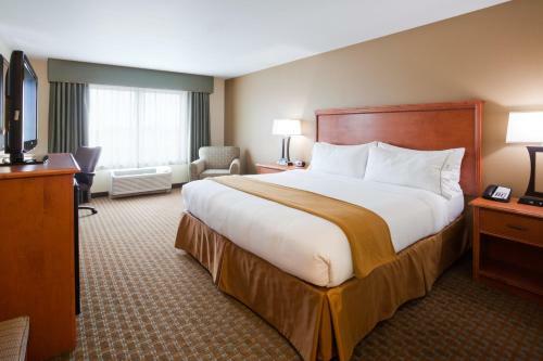 Holiday Inn Express Hotel & Suites Shakopee