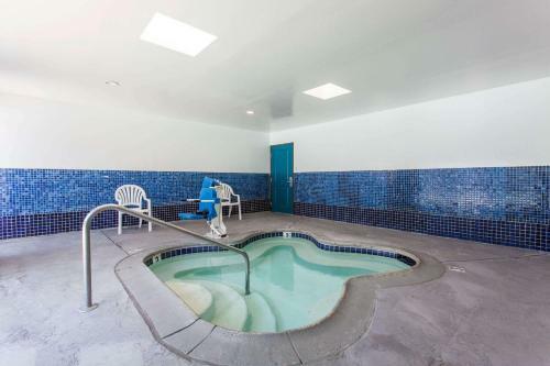 Hotel Days Inn And Suites El Cajon