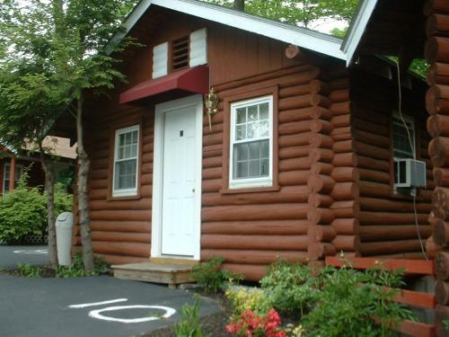Seven Dwarfs Cabin - On The Brook Cabins