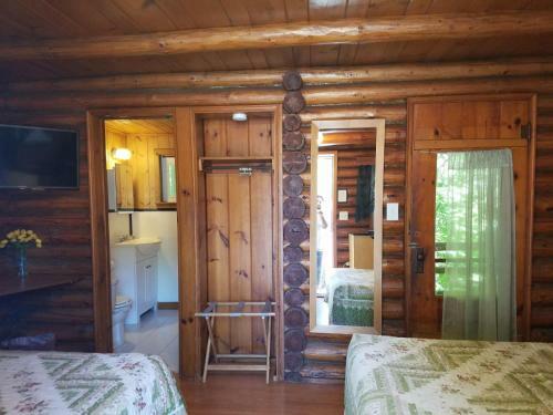 Seven Dwarfs Cabin - On The Brook Cabins