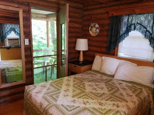 Seven Dwarfs Cabin - On The Brook Cabins