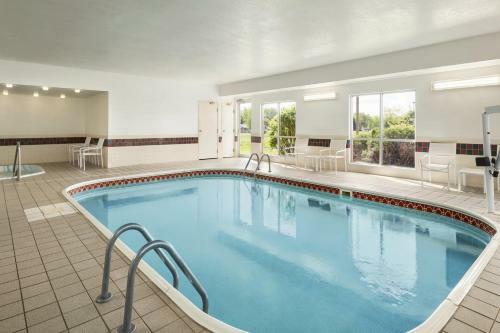 Hotel Country Inn & Suites Owatonna