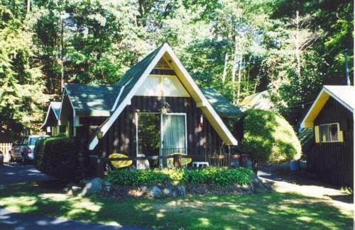 Amber Lantern Two-bedroom Cottage
