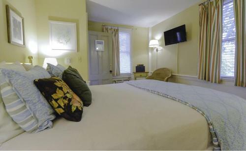 Bed & Breakfast Inns At Blackberry Common