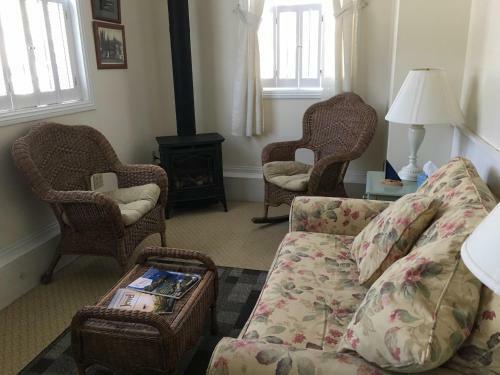 Camden Riverhouse Hotel And Inn
