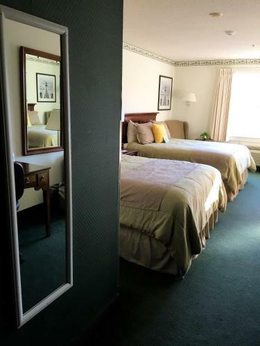 Camden Riverhouse Hotel And Inn