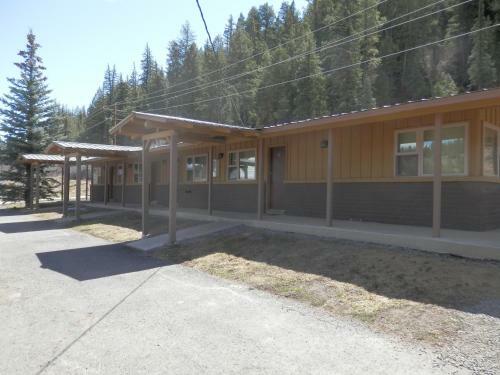 San Juan Motel & Cabins