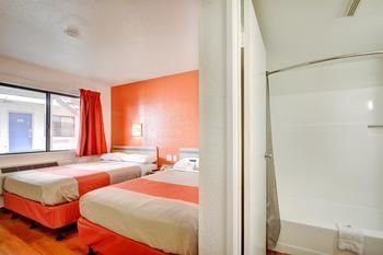 Motel 6 Hartford - Southington