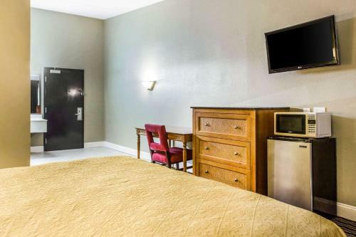 Motel Travelers Inn & Suites - I-95 Exit 145
