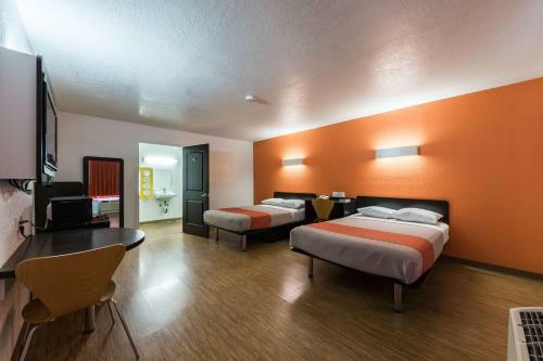 Motel 6 Uvalde