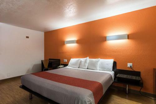 Motel 6 Uvalde