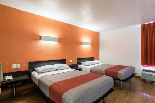 Motel 6 Uvalde