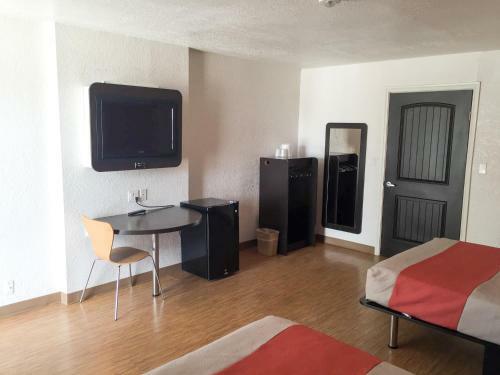Motel 6 Uvalde