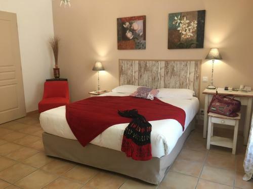 Hotel La Petite Auberge De Roussillon
