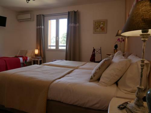 Hotel La Petite Auberge De Roussillon
