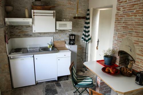 Hostal Maison D'h�tes Domaine De La Rhue