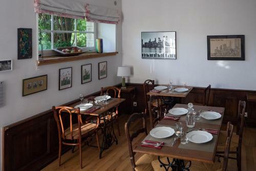 Hostal Maison D'h�tes Domaine De La Rhue