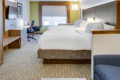 Holiday Inn Express Hotel & Suites Chickasha